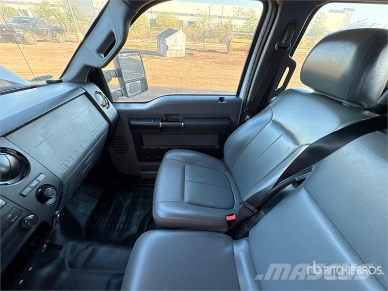 Ford F-250 XL 4x4 Crew Cab Pickup Otros