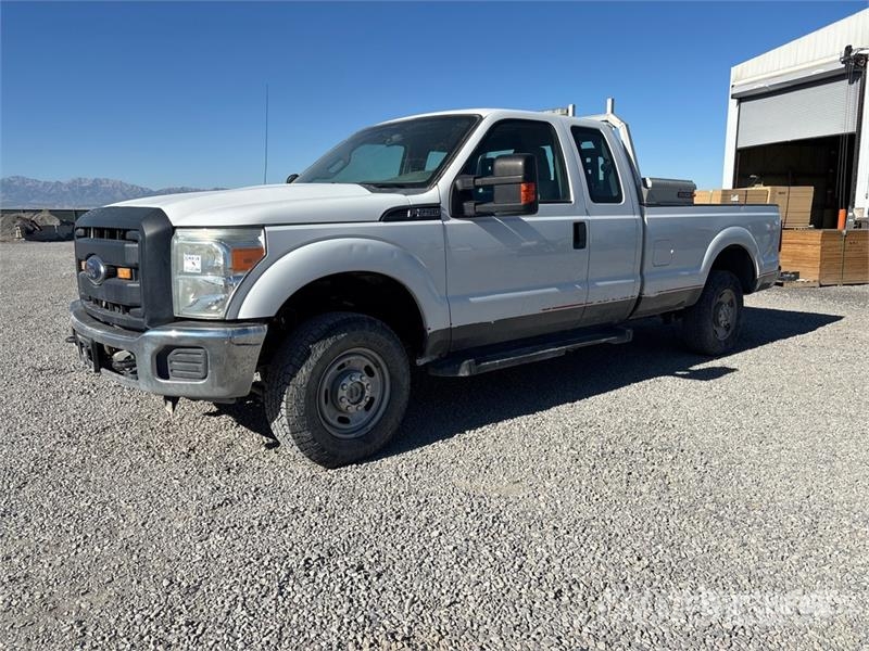 Ford F-250 XL 4x4 Crew Cab Pickup Outro