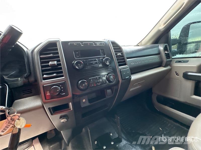 Ford F-250 XL 4x4 Crew Cab Pickup 기타