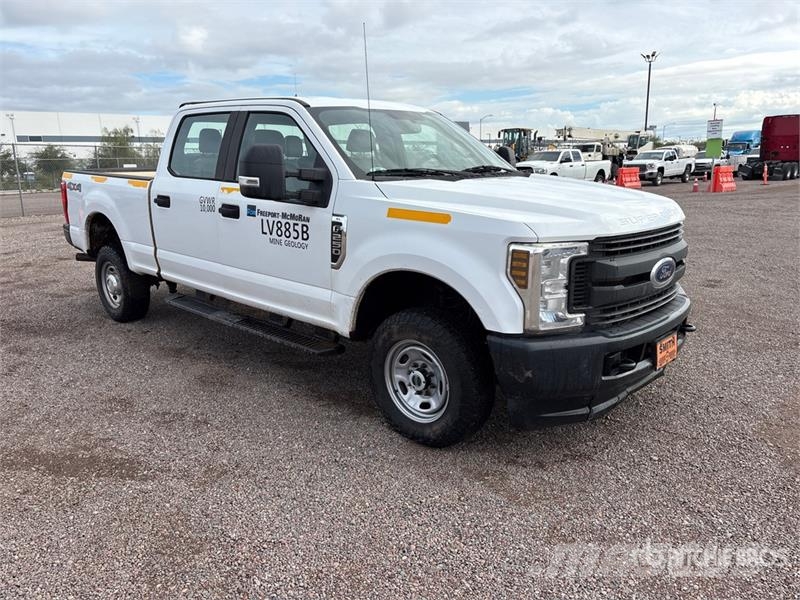 Ford F-250 XL 4x4 Crew Cab Pickup Citi