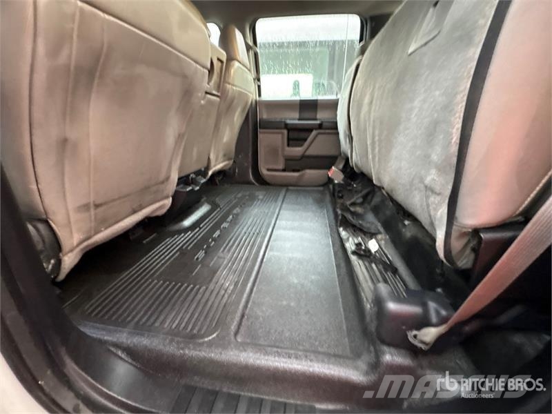 Ford F-250 XL 4x4 Crew Cab Pickup Muu