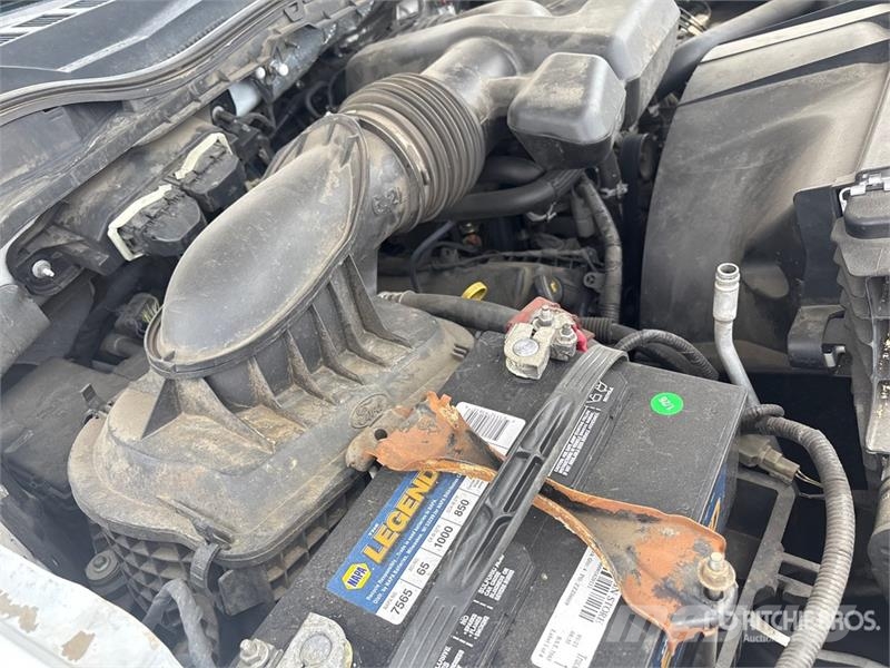 Ford F-250 XL 4x4 Crew Cab Pickup Otros