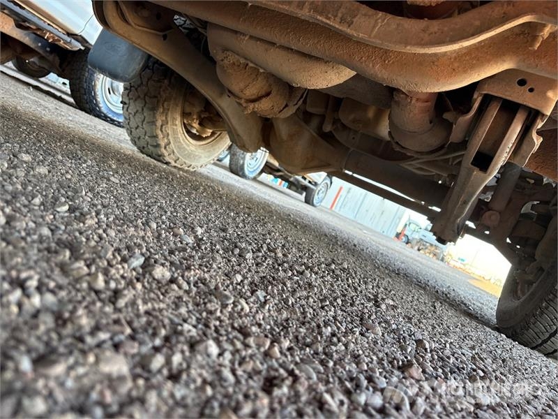 Ford F-250 XL 4x4 Crew Cab Flatbed Truck Tovornjaki s kesonom/platojem