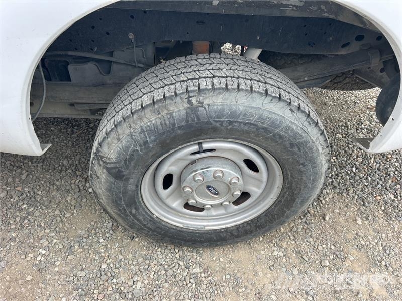 Ford F-250 XL 4x4 Crew Cab Pickup Інше