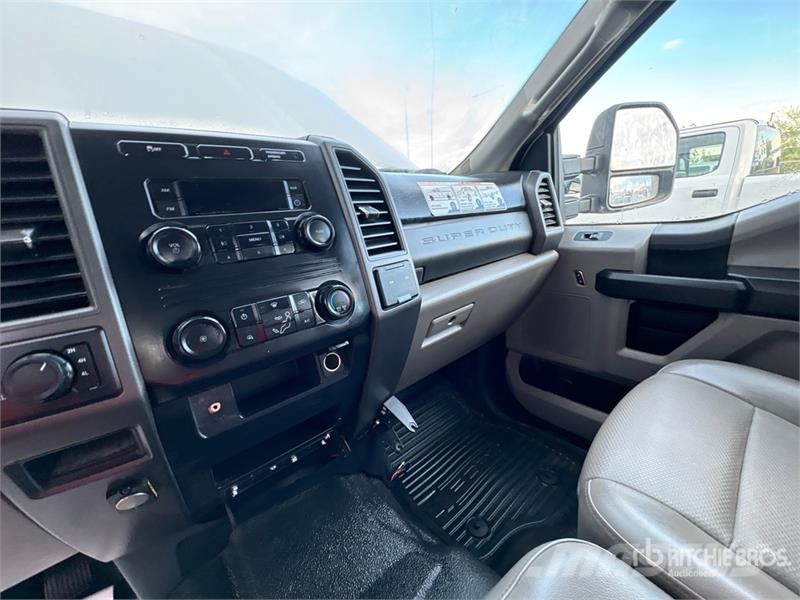 Ford F-250 XL 4x4 Crew Cab Pickup Otros