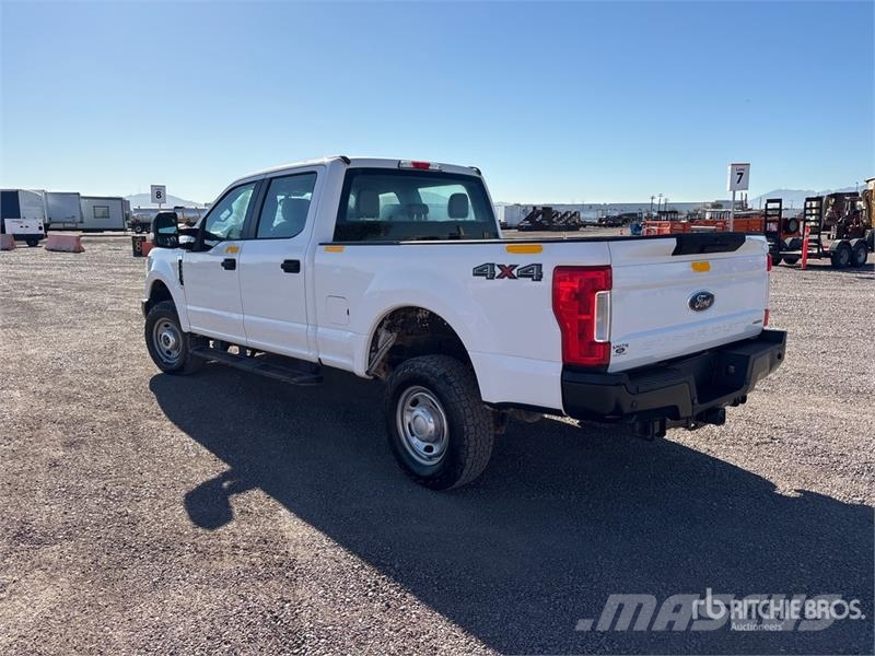 Ford F-250 XL 4x4 Crew Cab Pickup Citi