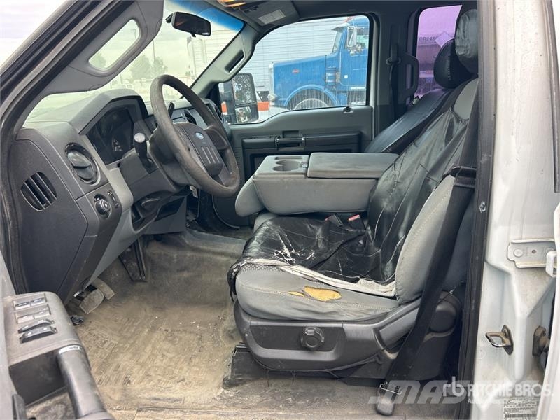 Ford F-250 XL 4x4 Crew Cab Pickup Інше