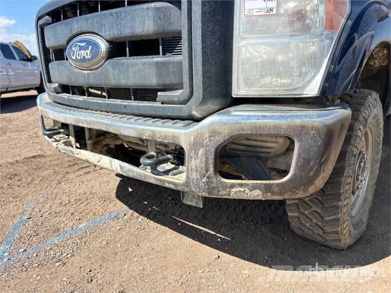 Ford F-250 XL 4x4 Crew Cab Pickup Other