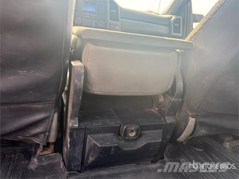 Ford F-250 XL 4x4 Crew Cab Pickup Citi