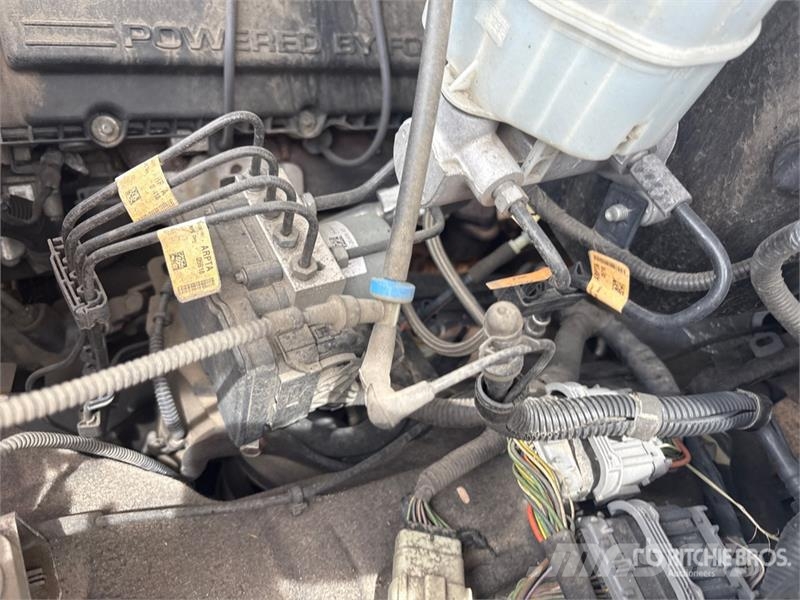 Ford F-250 XL 4x4 Crew Cab Pickup Otros