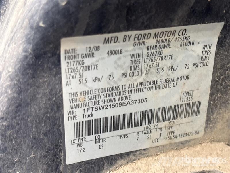 Ford F-250 XL 4x4 Crew Cab Pickup Drugi