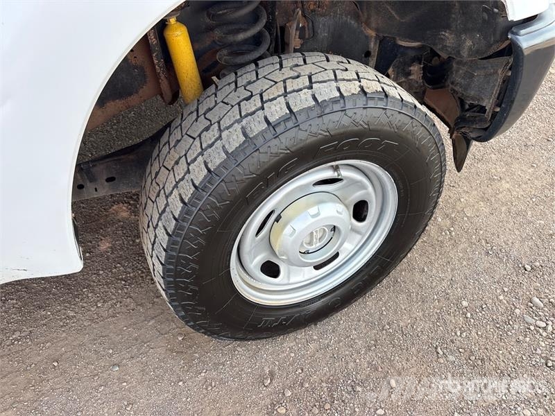 Ford F-250 XL 4x4 Crew Cab Pickup Anders