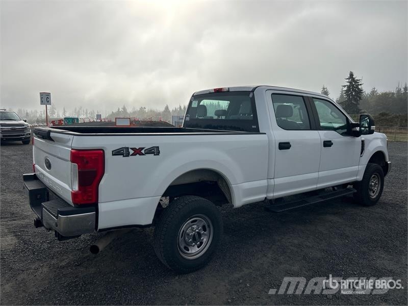 Ford F-250 XL 4x4 Crew Cab Pickup Ostalo