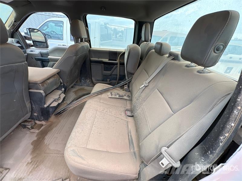 Ford F-250 XL 4x4 Crew Cab Pickup (Inoperable) Ostalo