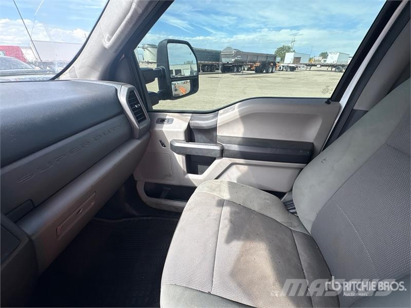 Ford F-250 XL 4x4 Crew Cab Pickup Altele