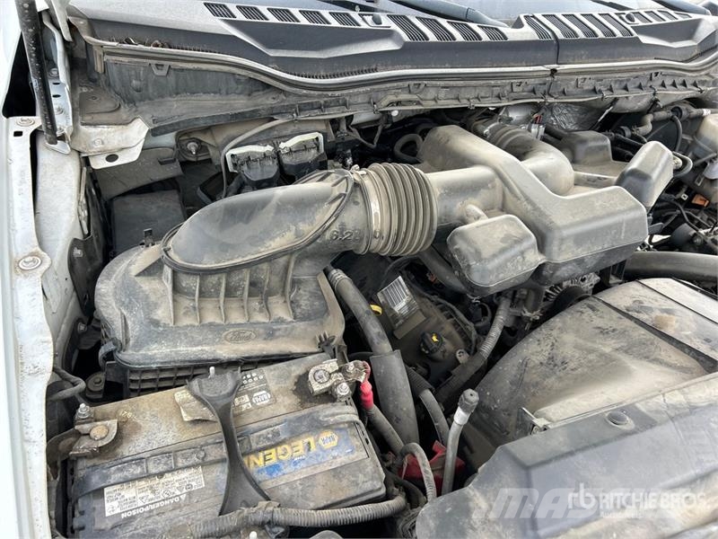 Ford F-250 XL 4x4 Crew Cab Pickup Ostalo