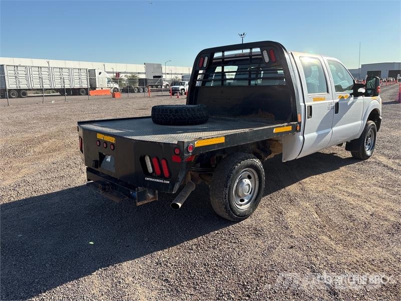 Ford F-250 XL 4x4 Crew Cab Flatbed Truck Tovornjaki s kesonom/platojem