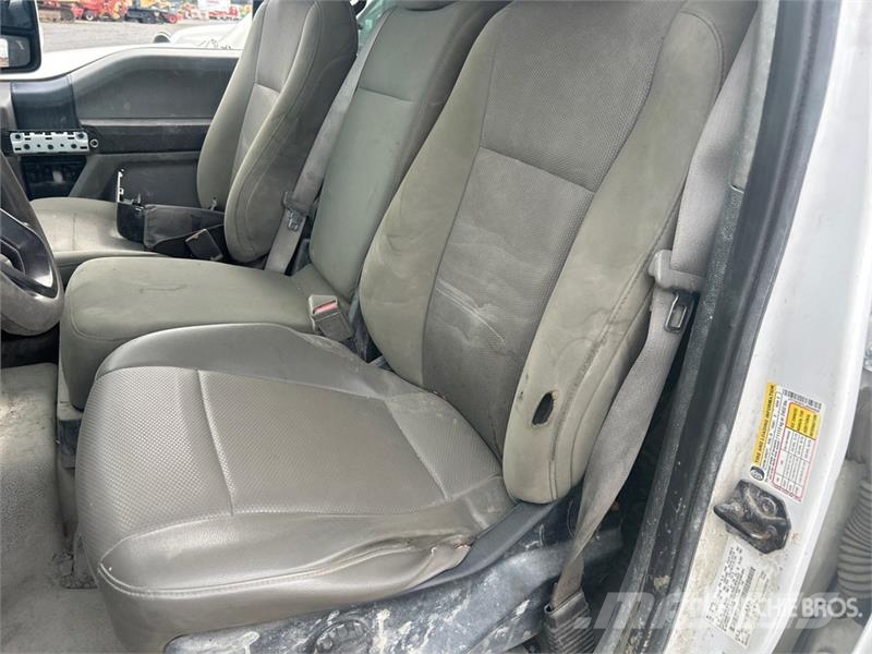 Ford F-250 XL 4x4 Crew Cab Pickup Інше
