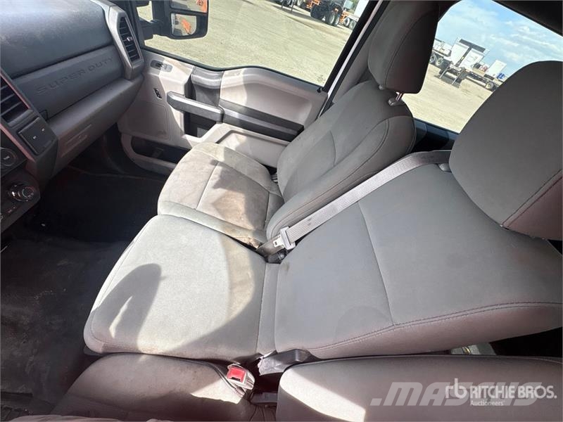 Ford F-250 XL 4x4 Crew Cab Pickup Altele