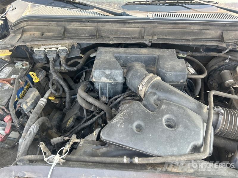 Ford F-250 XL 4x4 Crew Cab Pickup (Inoperable) Muu
