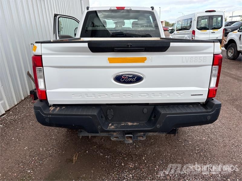 Ford F-250 XL 4x4 Crew Cab Pickup Citi