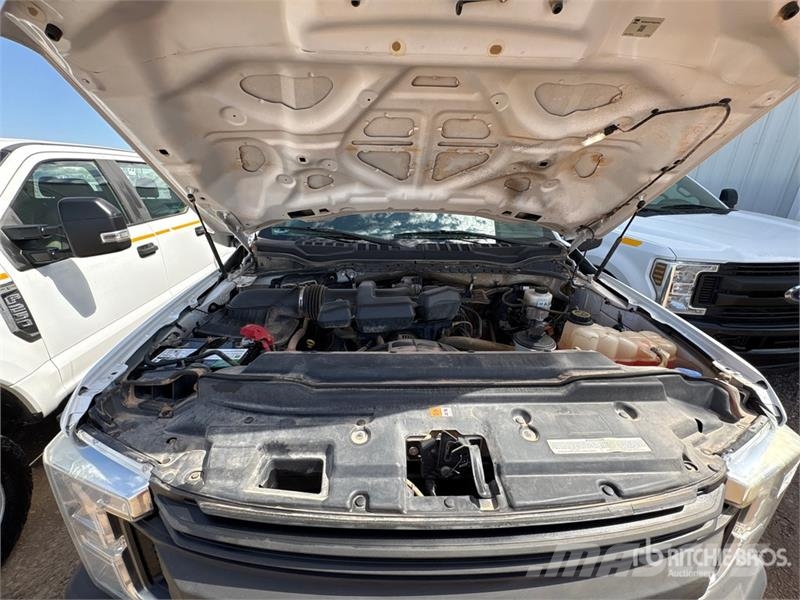 Ford F-250 XL 4x4 Crew Cab Pickup Otras furgonetas