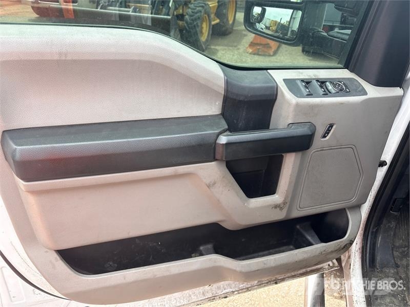 Ford F-250 XL 4x4 Crew Cab Pickup Otros