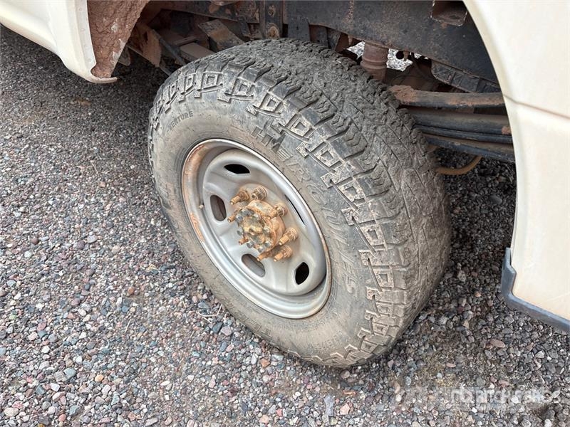 Ford F-250 XL 4x4 Crew Cab Pickup (Inoperable) Ostalo