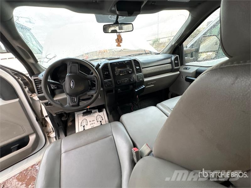 Ford F-250 XL 4x4 Crew Cab Pickup Muu