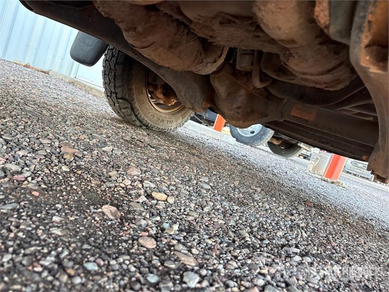 Ford F-250 XL 4x4 Crew Cab Pickup Otros