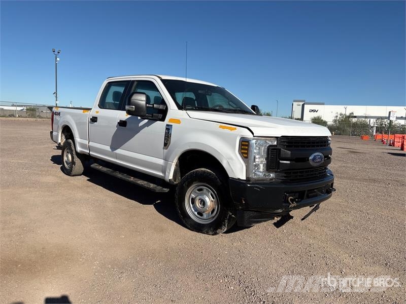 Ford F-250 XL 4x4 Crew Cab Pickup Citi
