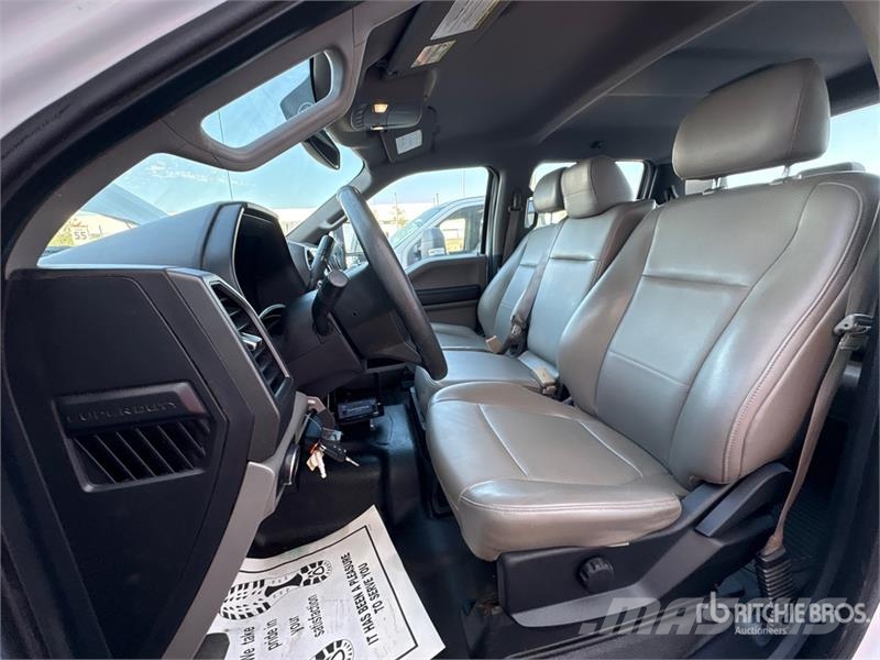 Ford F-250 XL 4x4 Crew Cab Pickup Drugi