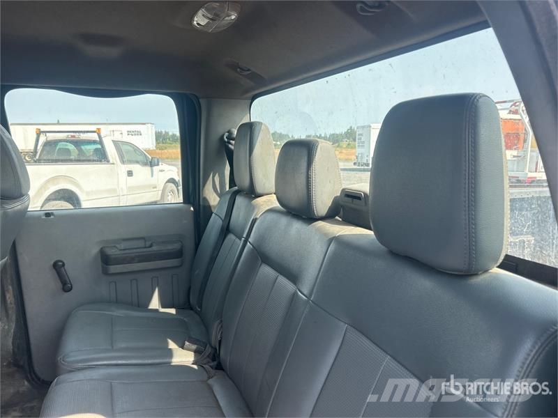 Ford F-250 XL 4x4 Crew Cab Pickup (Inoperable) Muu