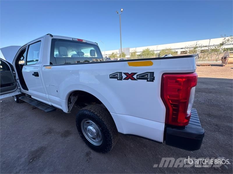 Ford F-250 XL 4x4 Crew Cab Pickup Citi