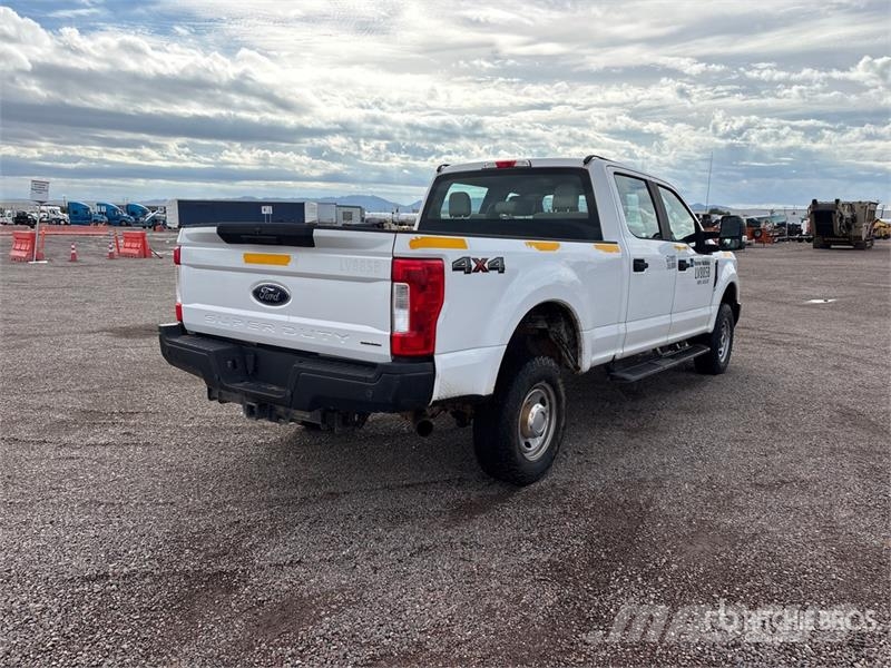 Ford F-250 XL 4x4 Crew Cab Pickup Citi