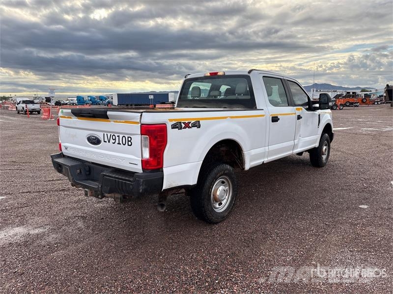 Ford F-250 XL 4x4 Crew Cab Pickup 기타