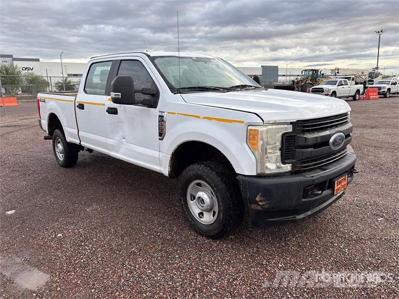 Ford F-250 XL 4x4 Crew Cab Pickup 기타