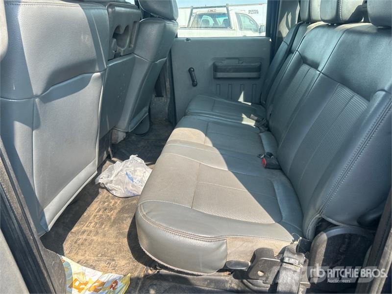 Ford F-250 XL 4x4 Crew Cab Pickup (Inoperable) Muu