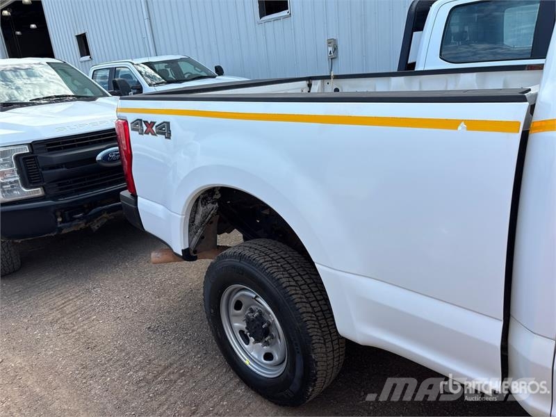 Ford F-250 XL 4x4 Crew Cab Pickup Otras furgonetas