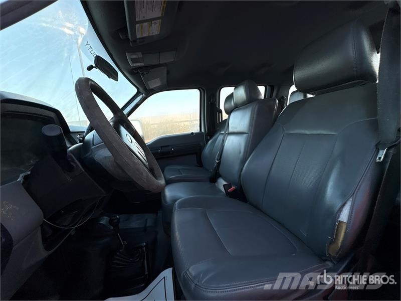 Ford F-250 XL 4x4 Crew Cab Pickup Citi