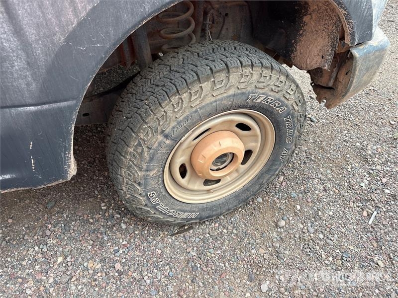 Ford F-250 XL 4x4 Crew Cab Pickup (Inoperable) Ostalo