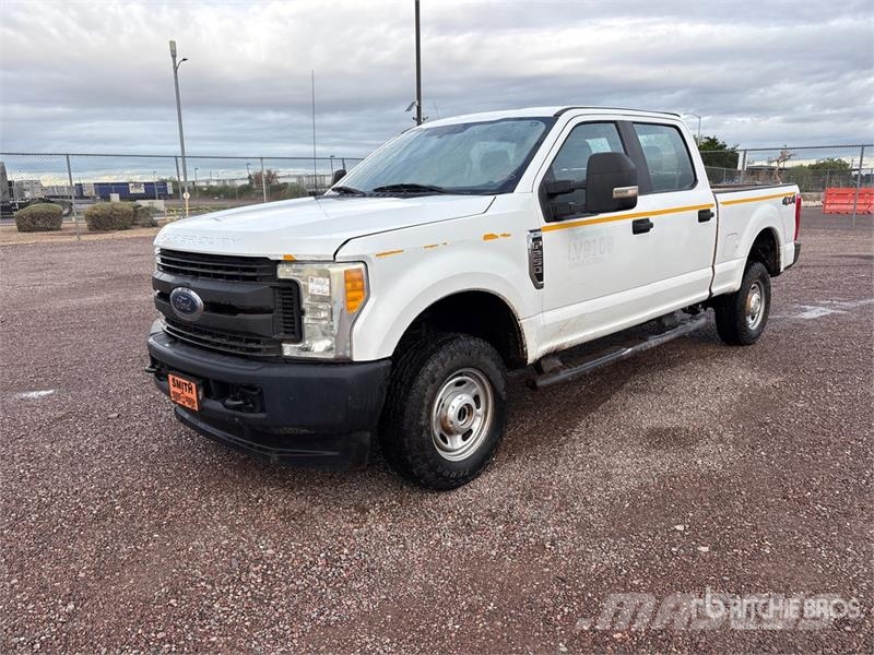 Ford F-250 XL 4x4 Crew Cab Pickup 기타