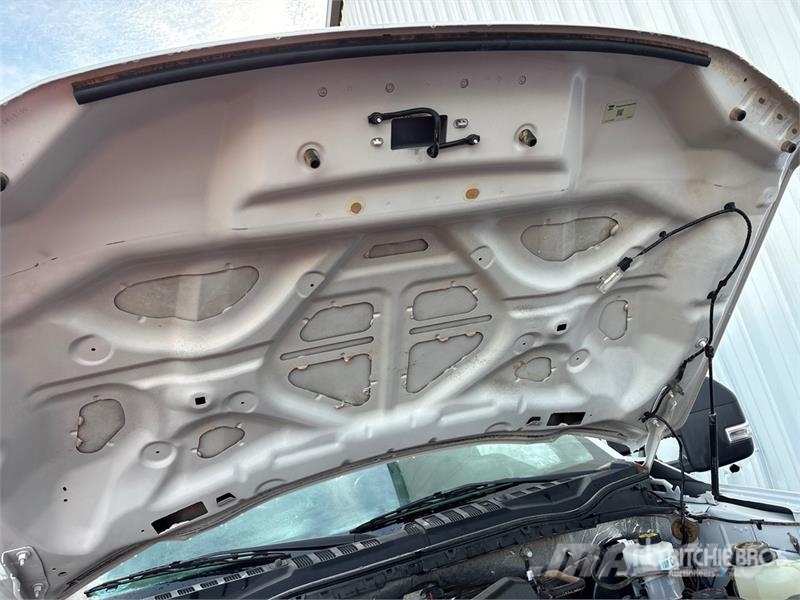 Ford F-250 XL 4x4 Crew Cab Pickup Otros