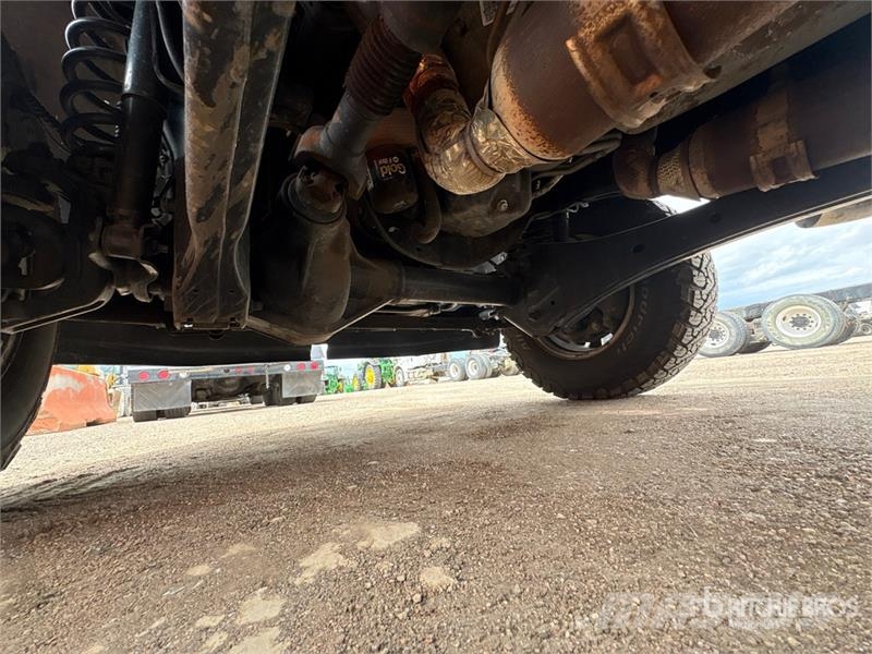 Ford F-250 XL 4x4 Crew Cab Pickup Otros