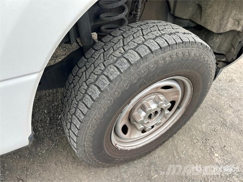 Ford F-250 XL 4x4 Crew Cab Pickup Ostalo