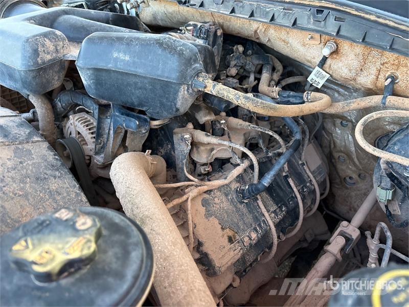 Ford F-250 XL 4x4 Crew Cab Pickup Iné