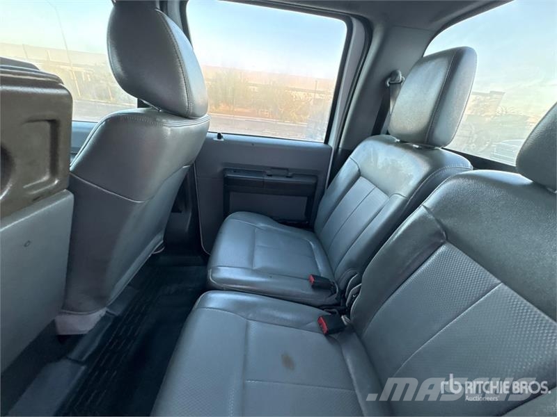 Ford F-250 XL 4x4 Crew Cab Pickup Citi