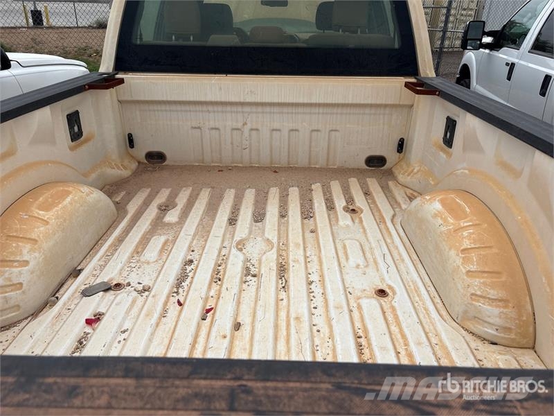 Ford F-250 XL 4x4 Crew Cab Pickup (Inoperable) Ostalo
