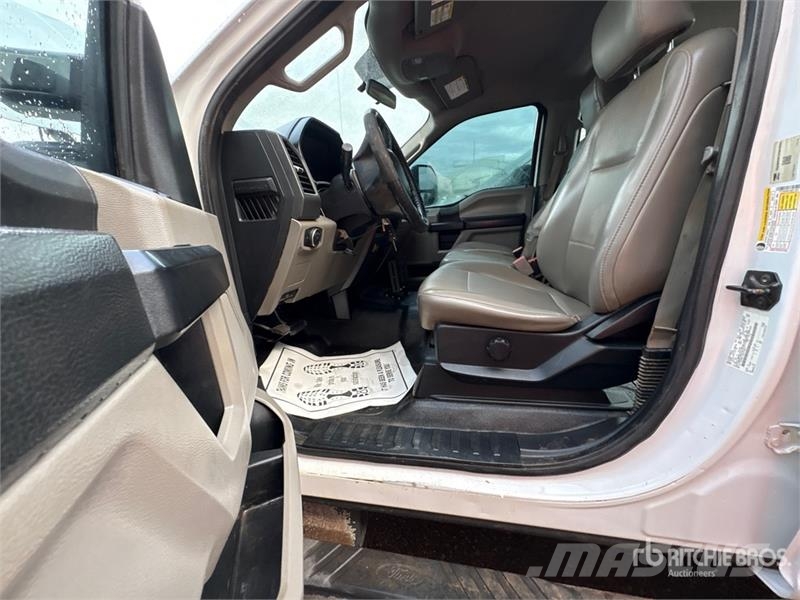 Ford F-250 XL 4x4 Crew Cab Pickup 기타