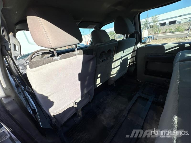 Ford F-250 XL 4x4 Crew Cab Flatbed Truck Tovornjaki s kesonom/platojem